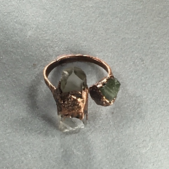Clear quartz & peridot copper ring - Picture 2 of 8